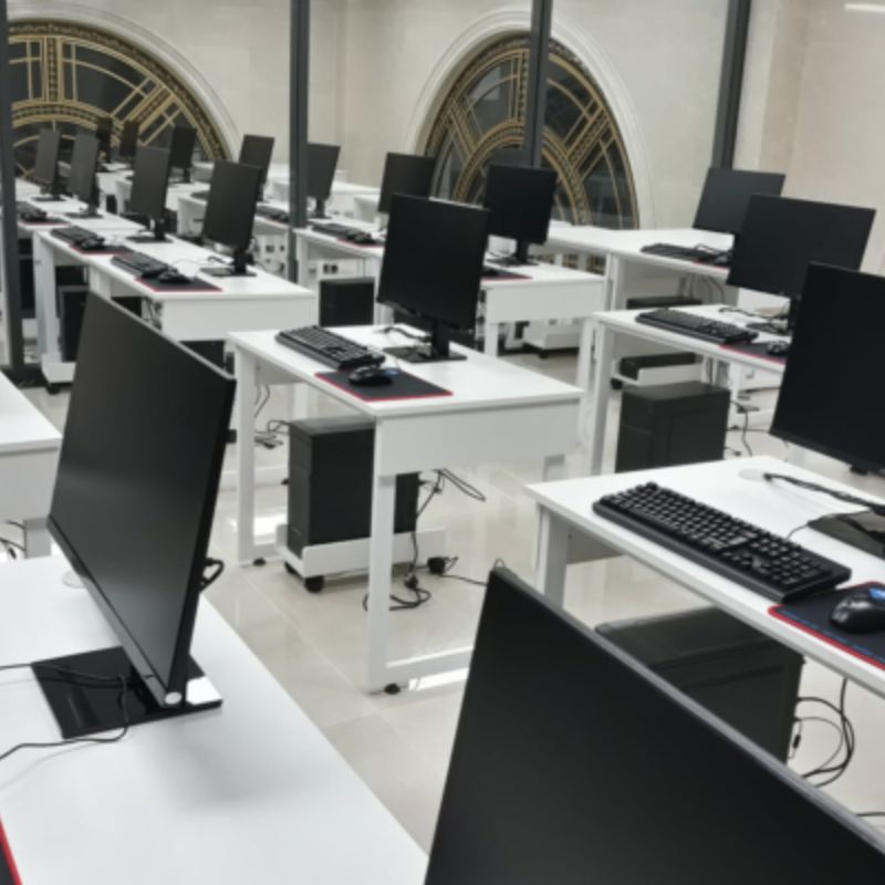 Chi phí trang thiết bị máy tính