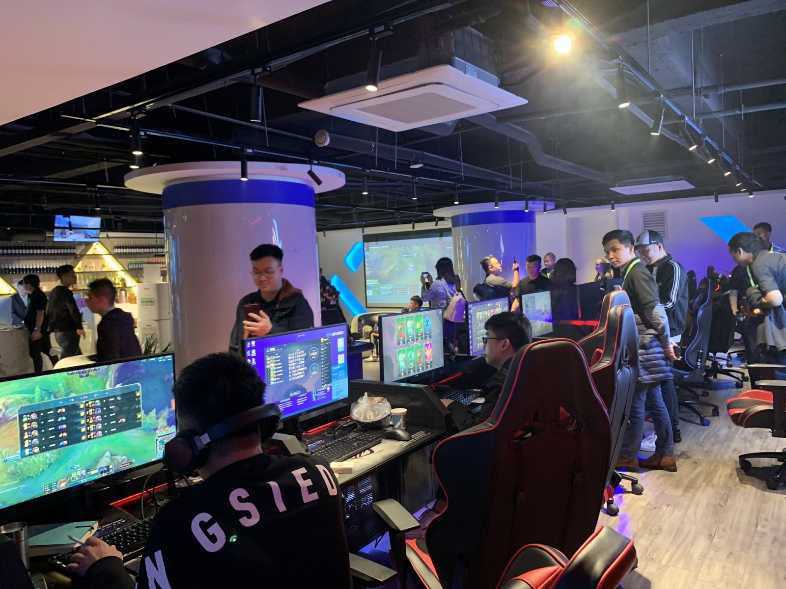Thách thức khi kinh doanh quán game nét tại Hòa Bình