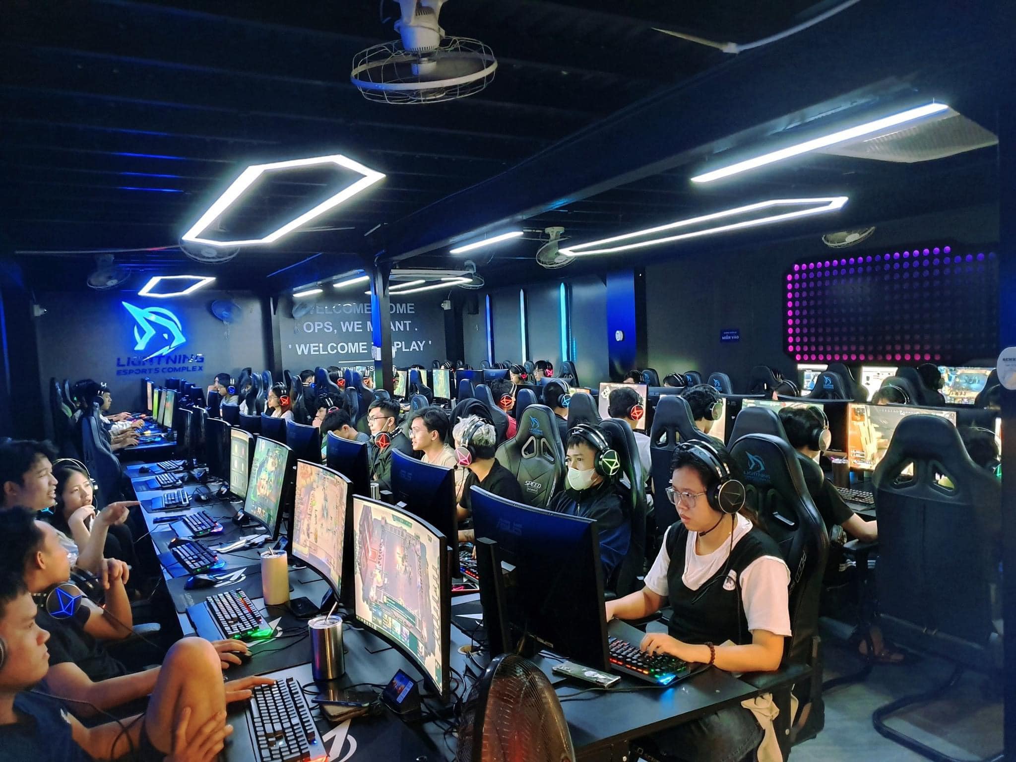 Thi công lắp đặt Lightning Esports Complex 78 máy tại Hồ Chí Minh