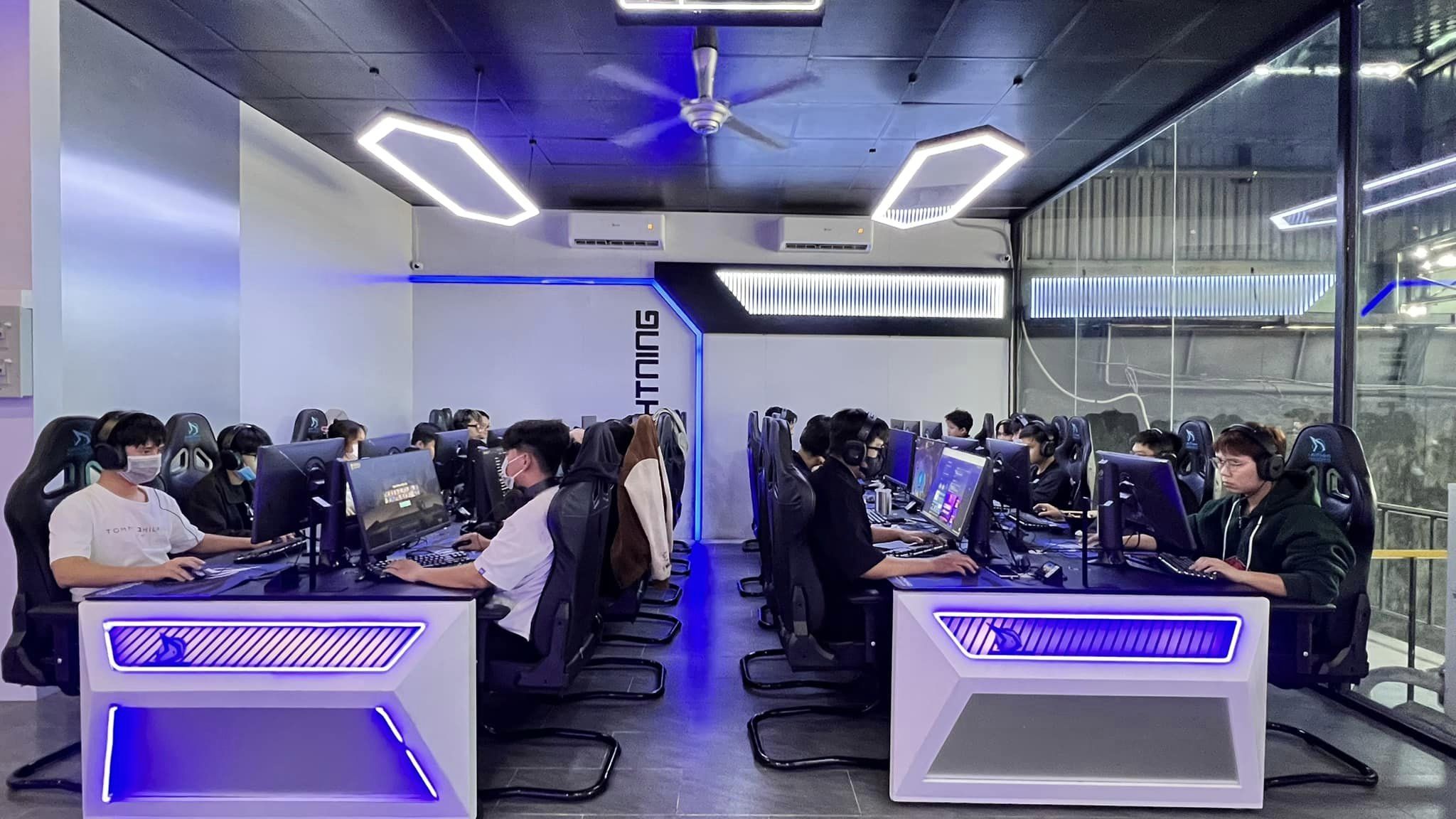 Thi công lắp đặt Lightning Esports Complex 78 máy tại Hồ Chí Minh